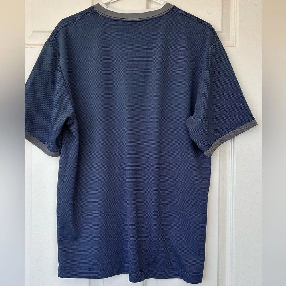 The North Face Men’s Pullover Short‎ Sleeved Size Medium